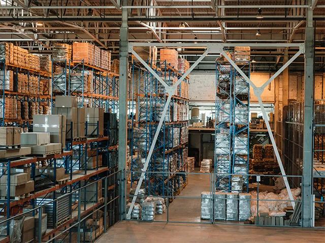 LOONGS WARE large-scale warehouse for aquarium storage and logistics